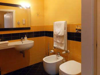 B&B Cesena5 Milano Eksteriør billede